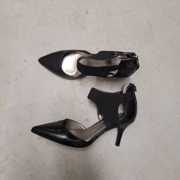 Pumps - Picture 2 of 5